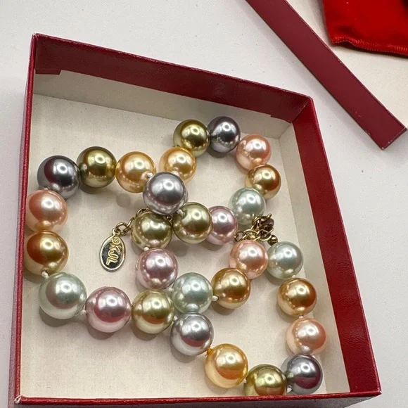 Kenneth Jay Lane KJL faux pastel pearl necklace - Picture 7 of 7